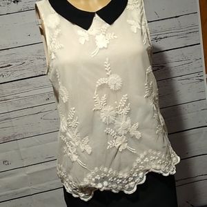 Chloe K size med pretty lacey lined blouse.